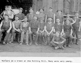 Group of 1890s millworkers