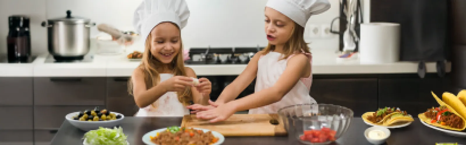 Kids making Tacos